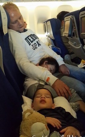 6 Tips on how to survive long-haul flights with toddlers