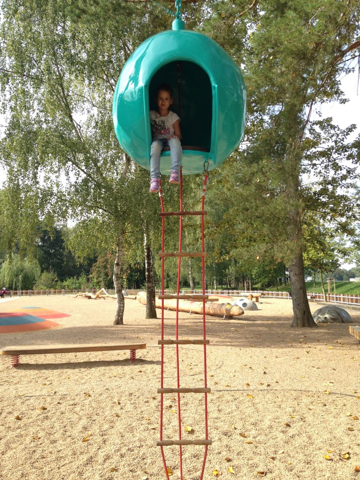 Join us on a walk around Park na Špici in Pardubice, CZ. Catching the last days of Indian Summer!