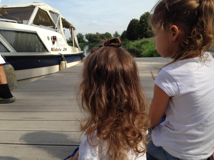 Join us on a walk around Park na Špici in Pardubice, CZ. Catching the last days of Indian Summer!