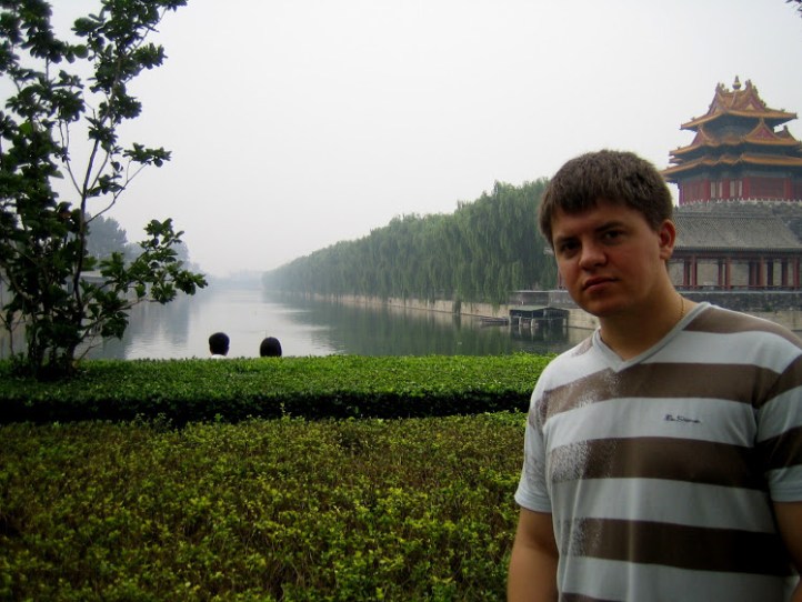 Follow us on our visit to the Forbidden Palace in Bejing, China. You can also join Show Your World link up and I will share your post on my blog and social media!